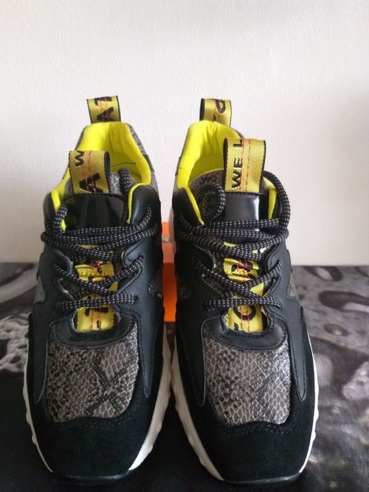 Продам кроссовки