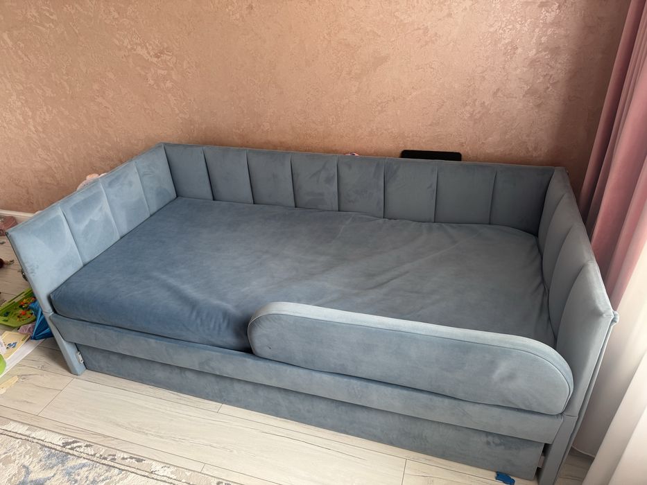 Продам диван 180х90