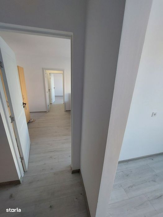 Piața Rogerius- 2 cam renovat, et.2 cu lift
