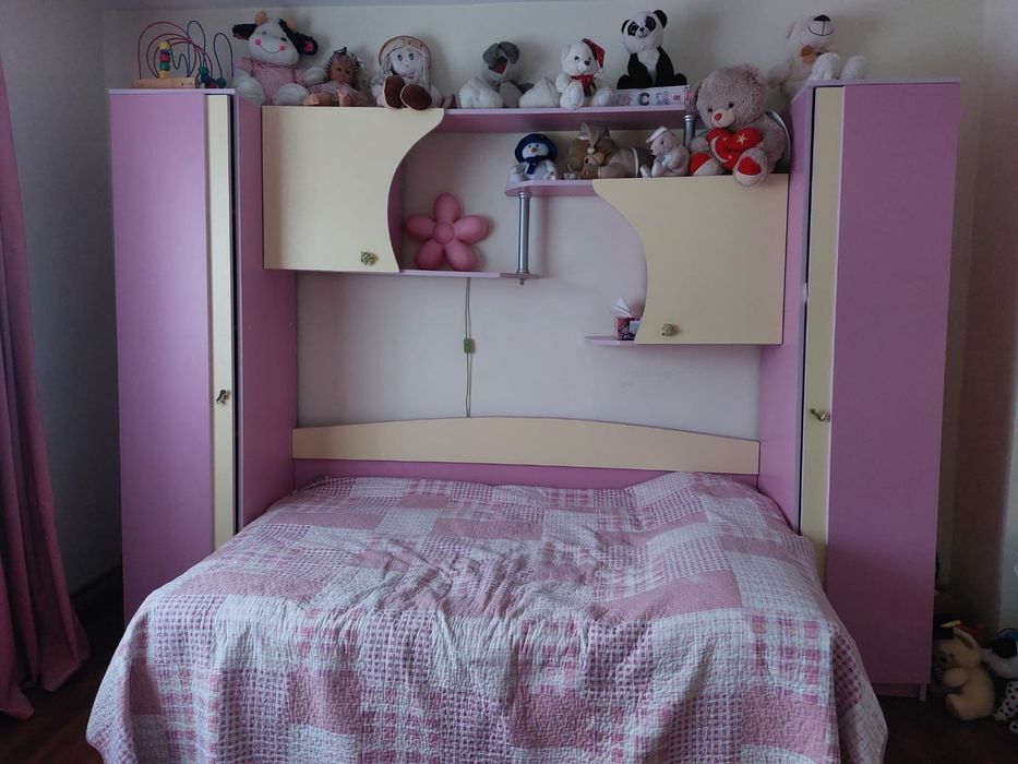 Dormitor de fetiță