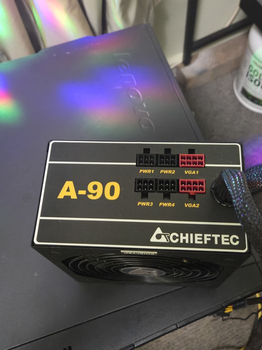 Захранване за  компютър 750W ОТЛИЧНО .


+1
Това е захранващ блок за