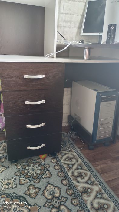 Компьютерный стол