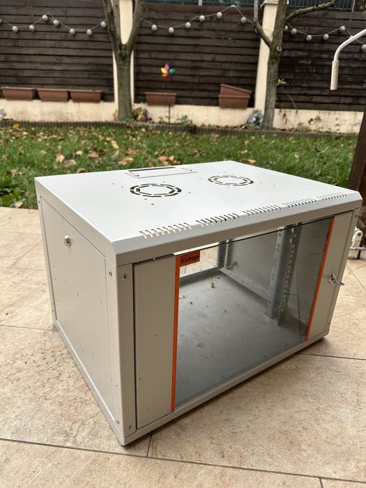 Rack perete Estap 9U – ușă sticlă, cheie, metalic – stare bună