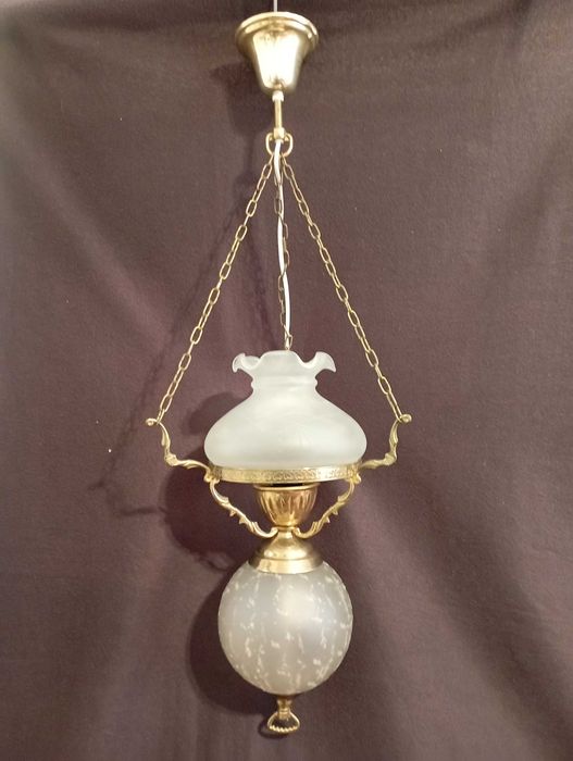 Старинни барокови полилеи със стъклени абажури