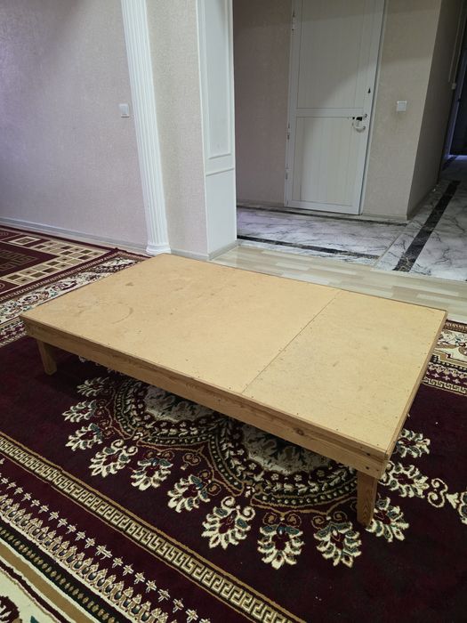 Стол сатылады. 200.000 сум