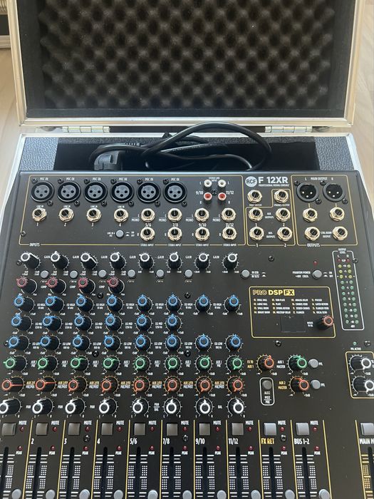Mixer Analog RCF F-12XR (12 Canale) + Flightcase