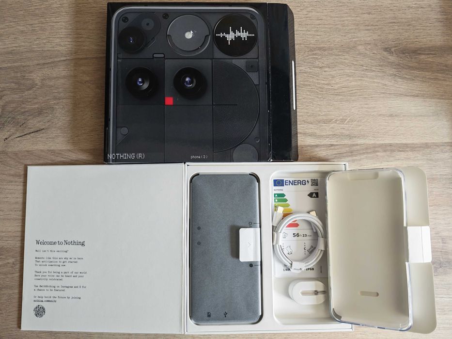 Nothing Phone 3, 12/512GB Black, 4 камери 50MP черен, като нов, гаранция комплект, подходящ за подарък