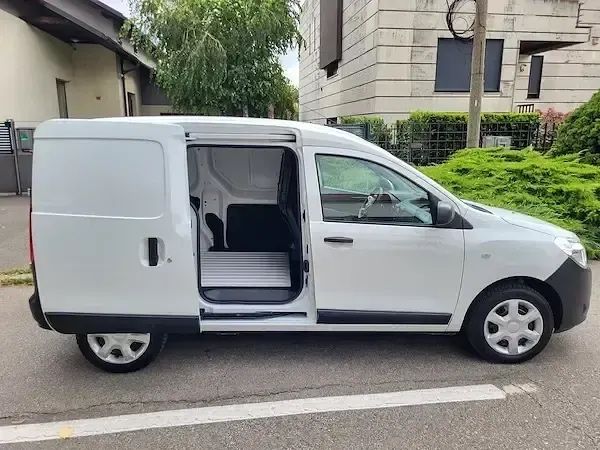Chirie duba fără sofer dacia dokker