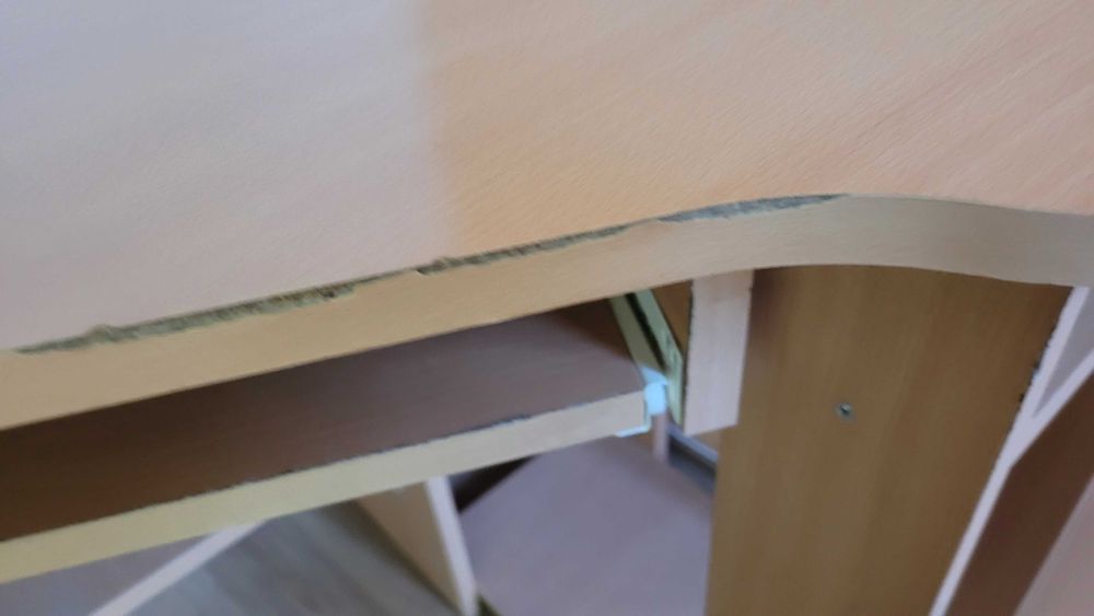 Продавам използвано бюро