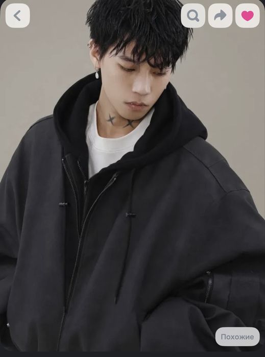 Бомбер весенний с капюшоном.