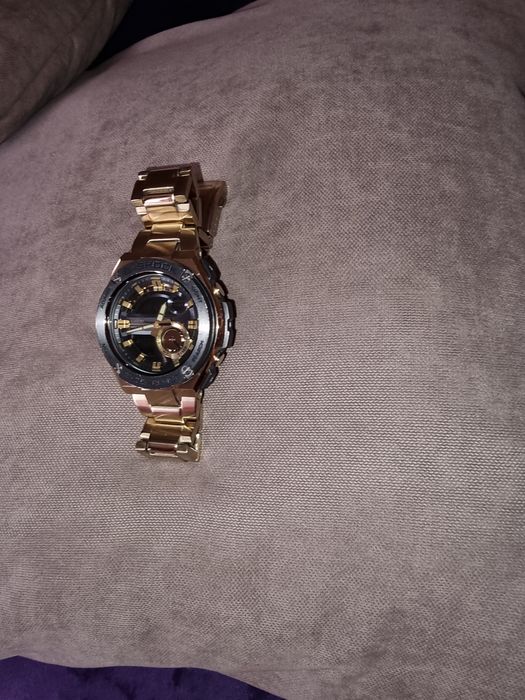 Продам Часы G-Shock GST-210GD