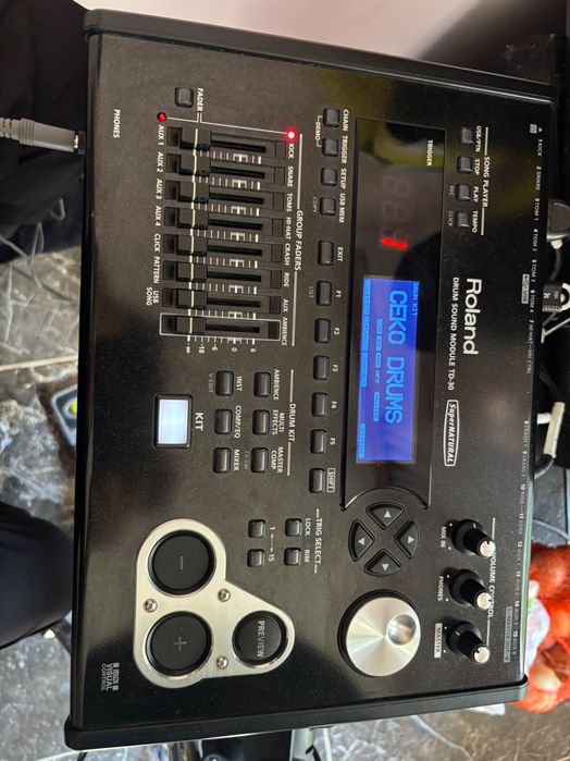 Роланд барабани много запазени с модул