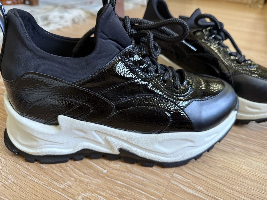 Женские модные кроссовки