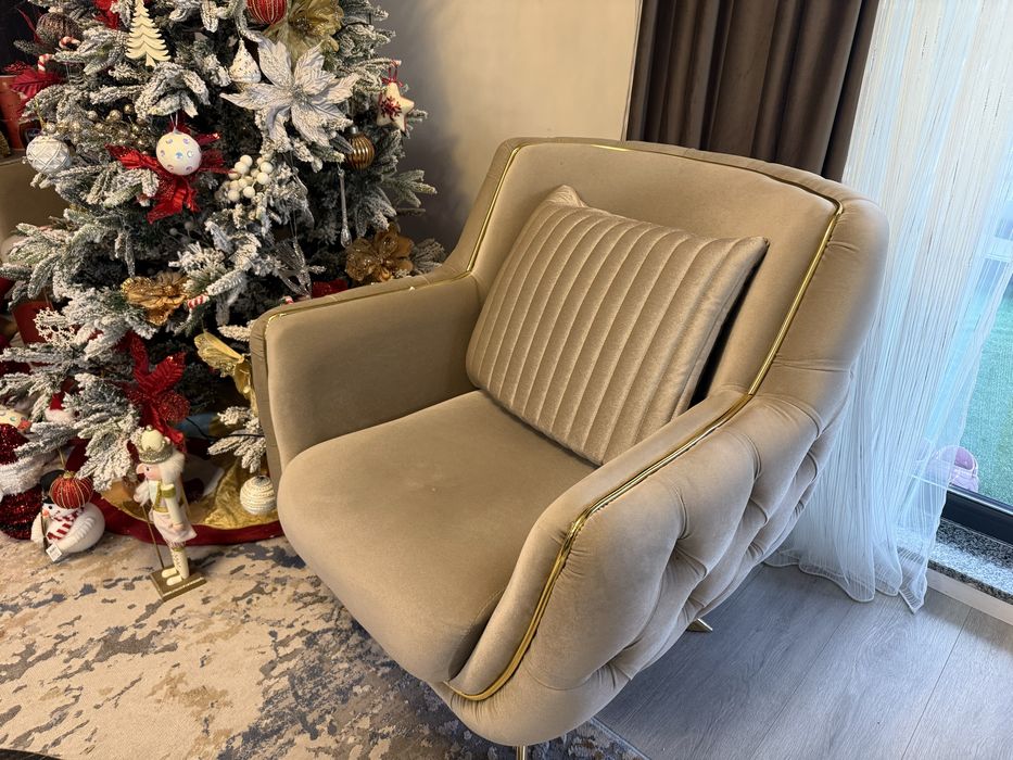 De vanzare canapea si 2 fotoli