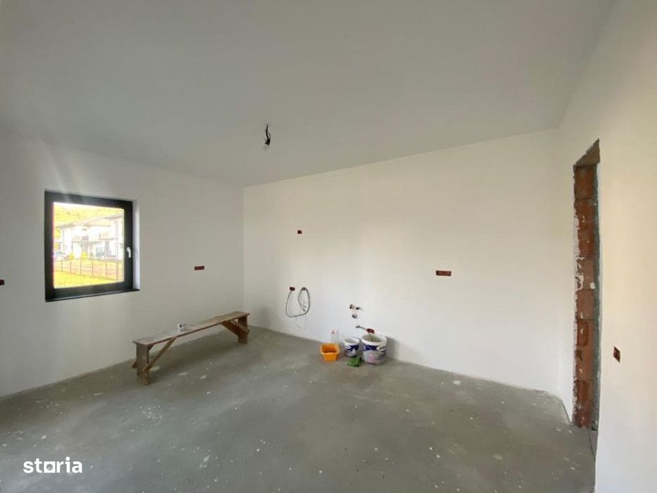Vanzare - Casa in stil mediteranian cu garaj si 7 ari de teren (7439)
