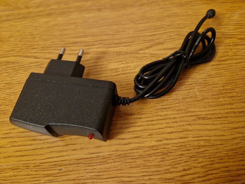 Нов Адаптер/Захранване 15V-1A DC Жак 4.0x1.7mm