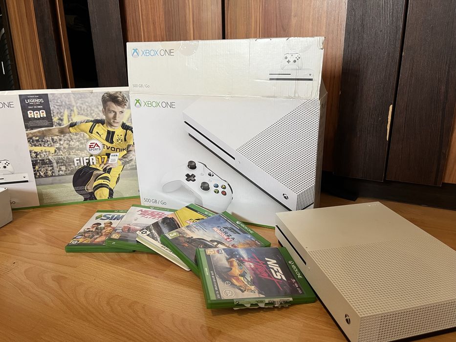 Xbox One S 500GB в коробке + 5 топовых игр (Без джойстика)