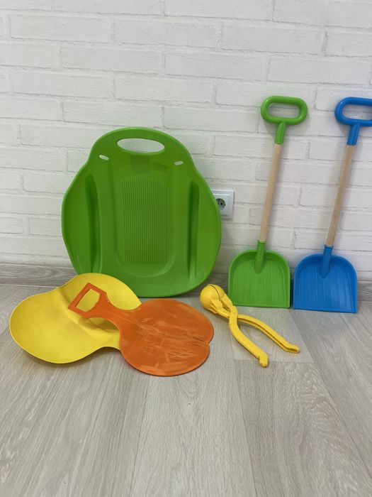 Продам игрушки детские для снега
