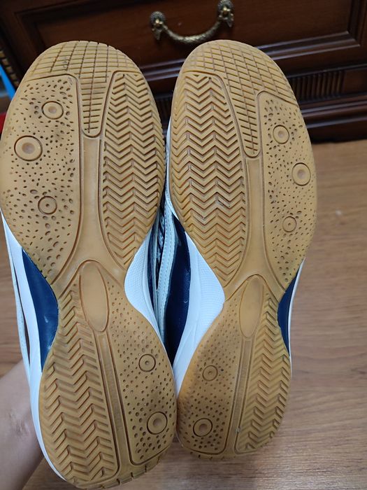 Продам кроссовки Батерфляй