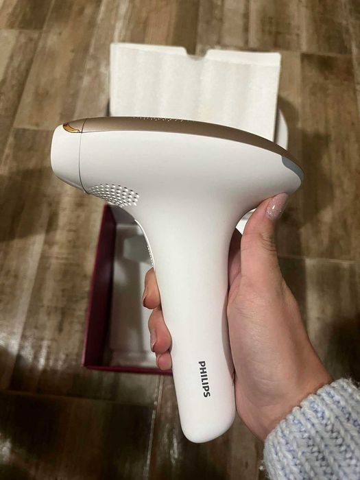 фотоепилатор Philips Lumea IPL Hair Removal 7000