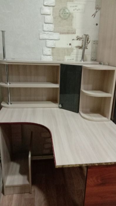 Продам  стол и полку