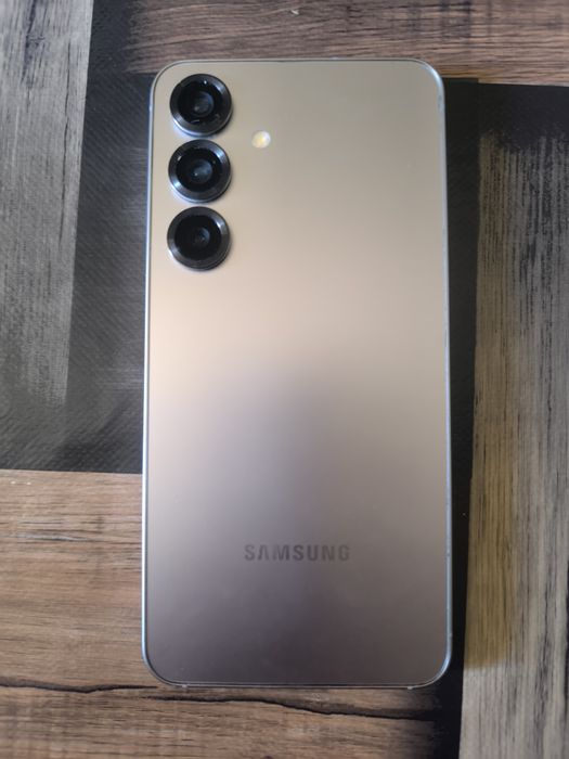 Телефон Samsung S 25 Перфектен