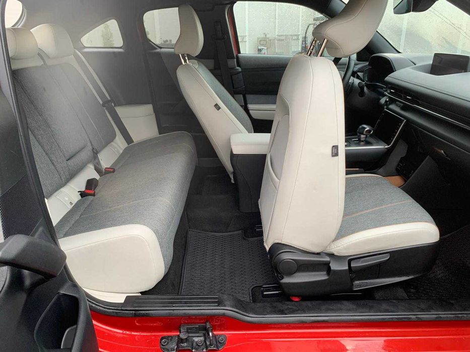 Schimb/vand cu panouri solare+baterii Mazda MX30 si Mercedes GLC