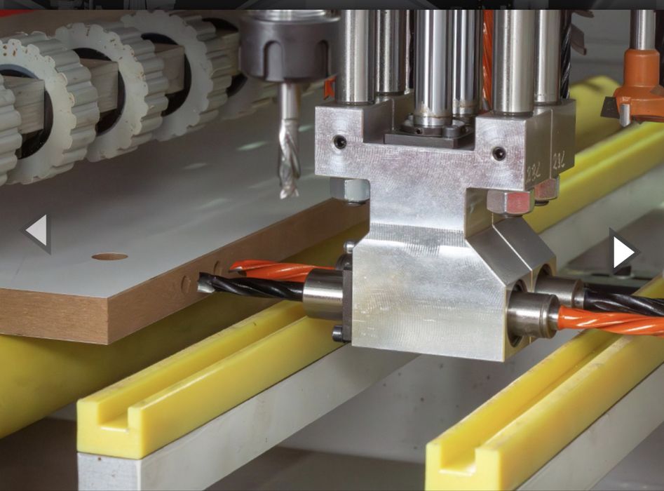 Vand masina CNC de gaurit si frezat OMAKSAN HOLEMASTER 1030 MC