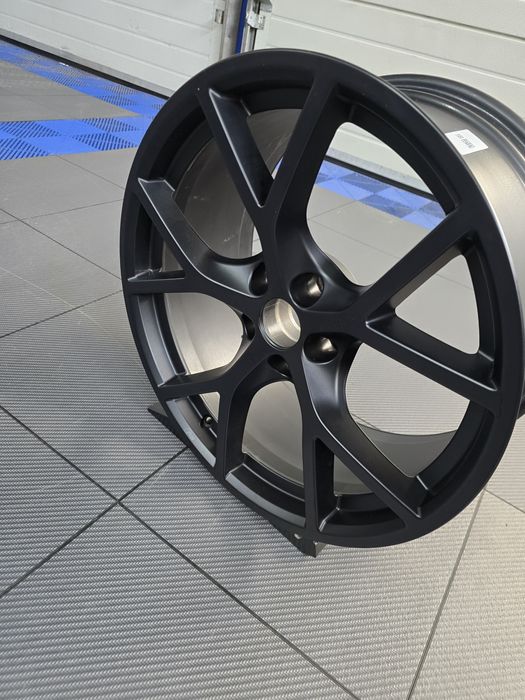 1 БР. Оригинална 19” RS3 8Y ДЖАНТА – ET25