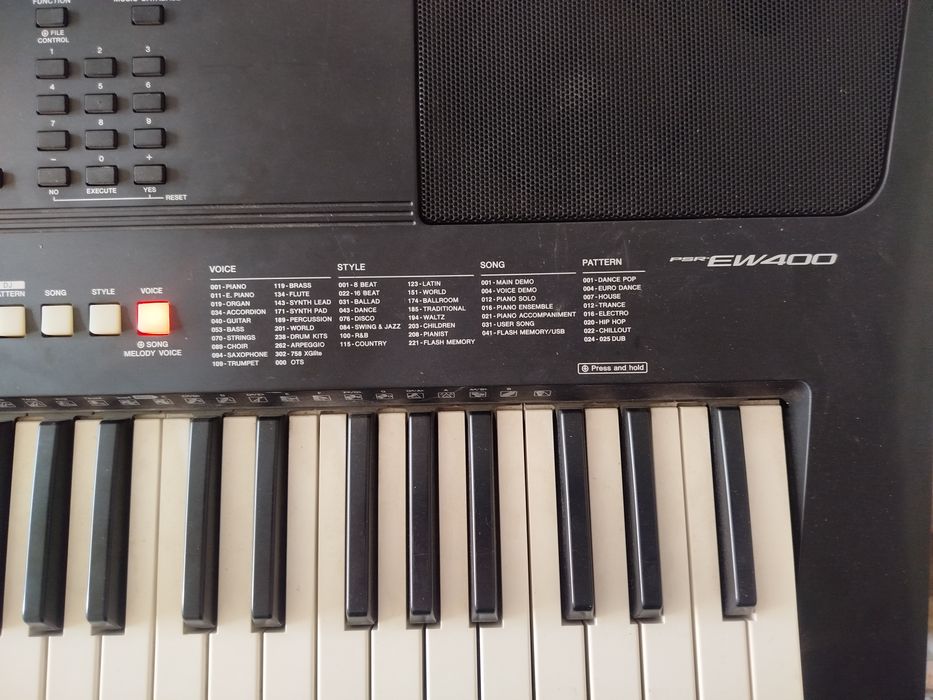 Синтезатор Yamaha PSR EW 400