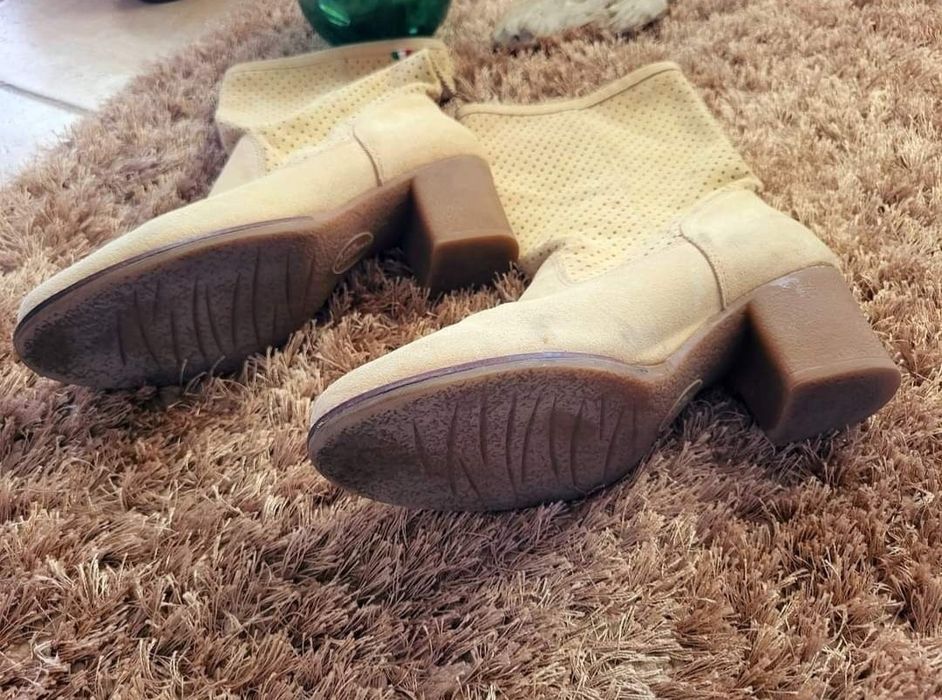 Cizme bej piele întoarsă nr 39