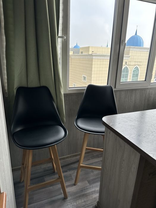 Барьные стулья новые