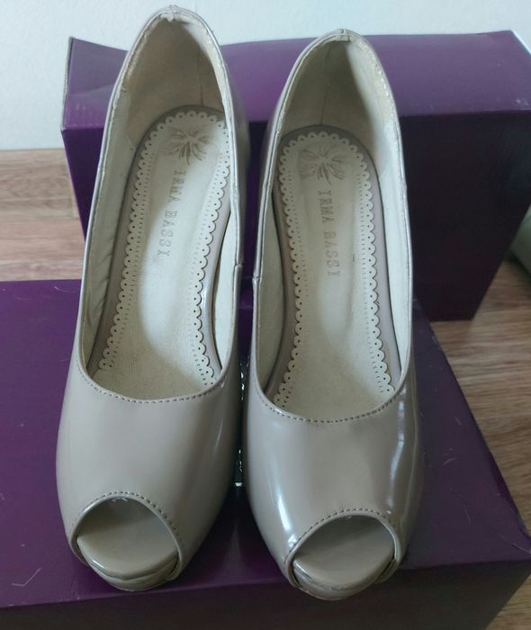 Продам серый босоножки,35 размер,почти новый очень удобная