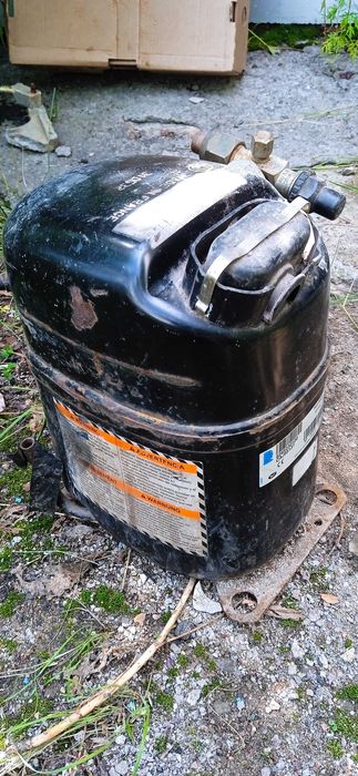 Компрессор на морозильную камеру