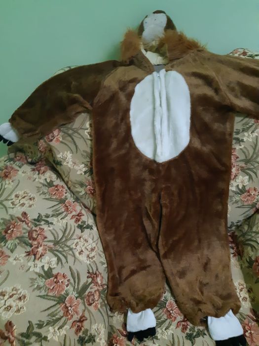 Продам костюм на 3-5 лет