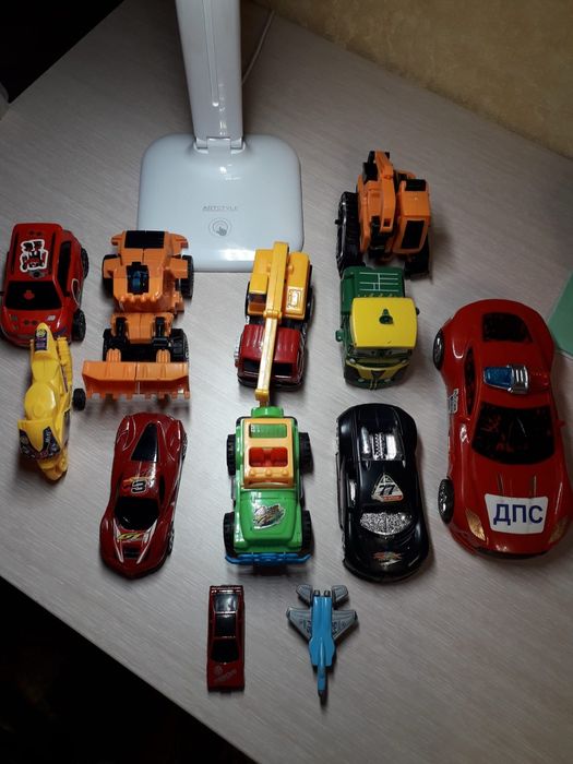 Продам детские машинки