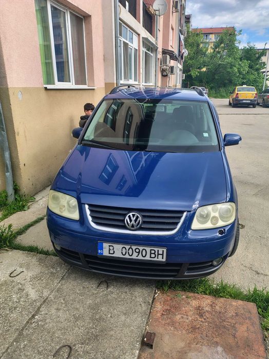 Автомобил Volkswagen Turan