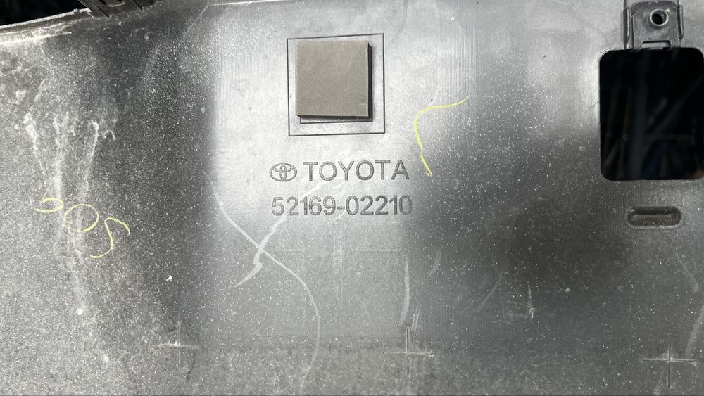 2 броя Част от задна броня Toyota Corolla 12