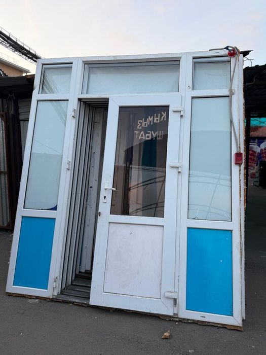 Продам пластиковые витражи с дверями