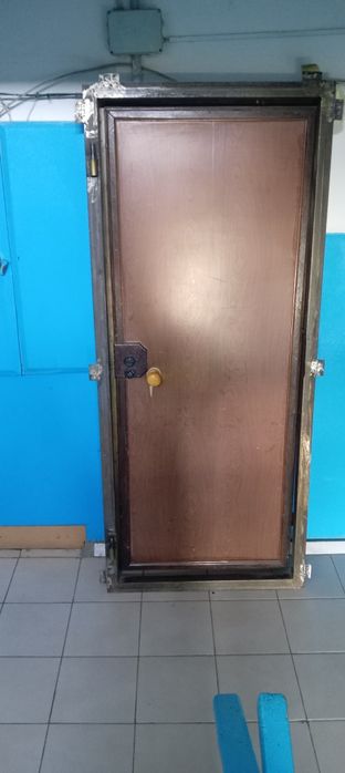 Продам выходной дверь
