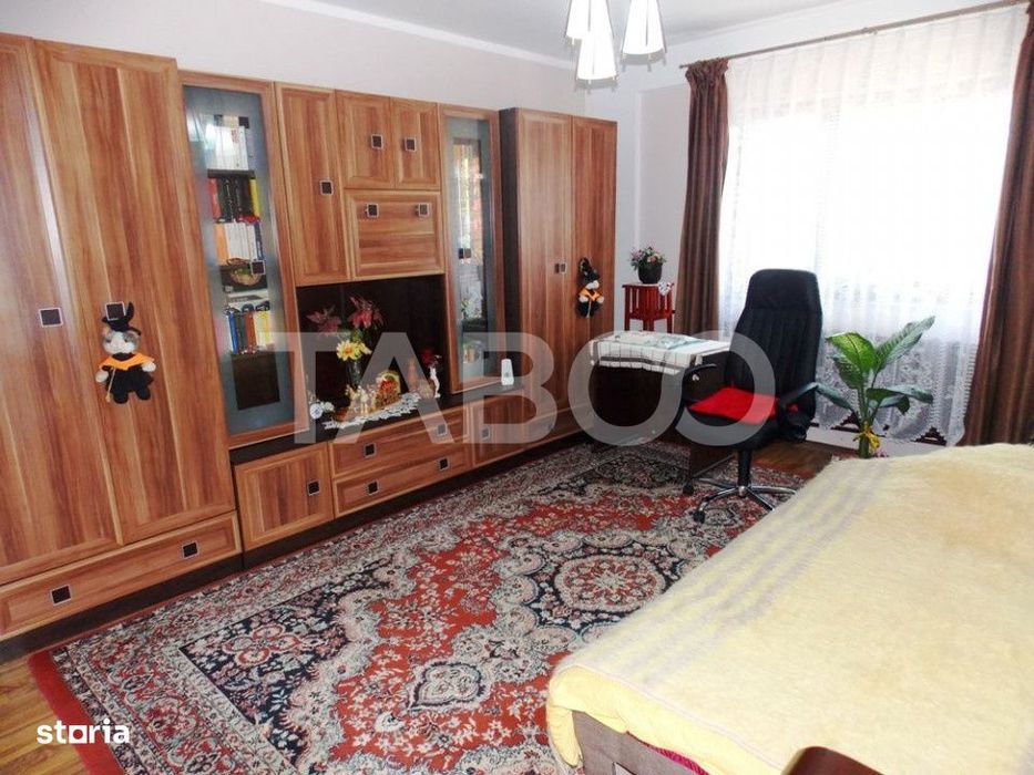 Casa individuala de vanzare 370mp 6 camere si 760mp teren Gusterita