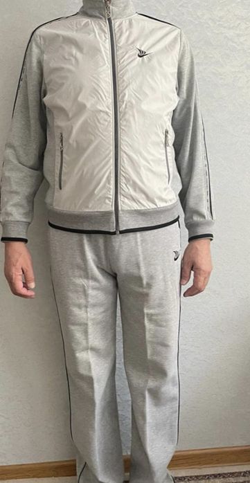 Продам спортивные костюмы