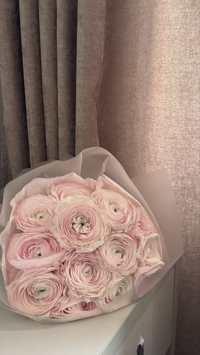 Свежий букет ранункулюсов