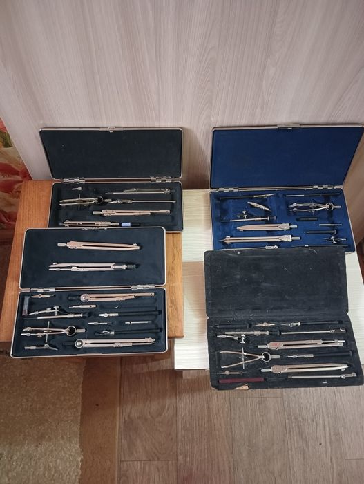 Продам готовальни.