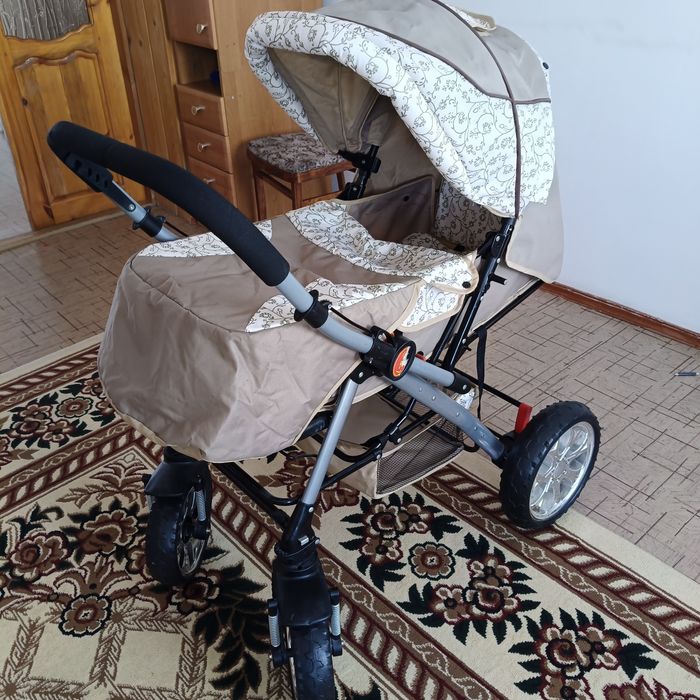 Коляска прогулочная