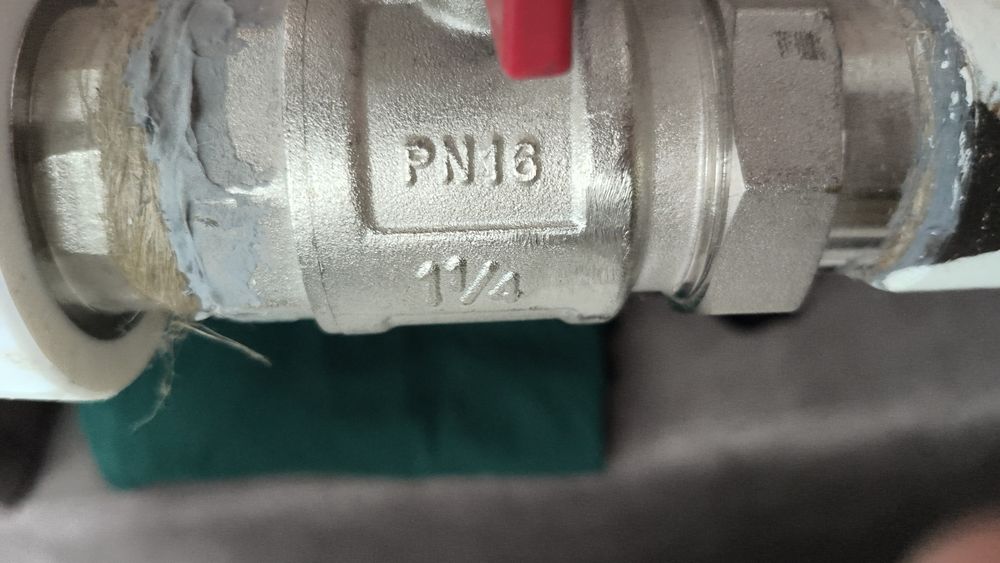 Продам краны 32.