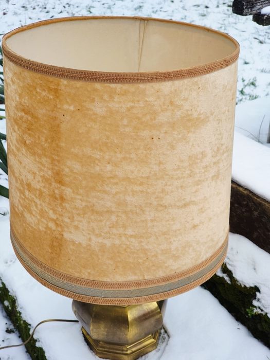 АНТИКВАРНА настолна лампа , основа от чист месинг 
Основа от чист мес