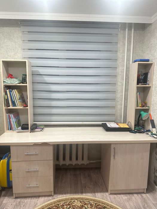 Стол письменный с полками