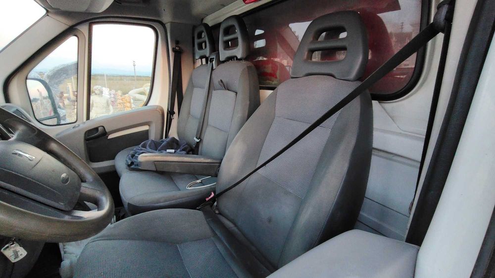 Camioneta - Autoutilitară Peugeot Boxer cu Prelată si Macara