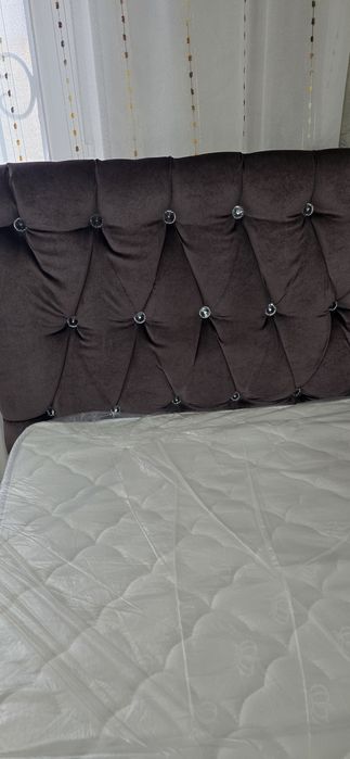 Кровать с матрасом